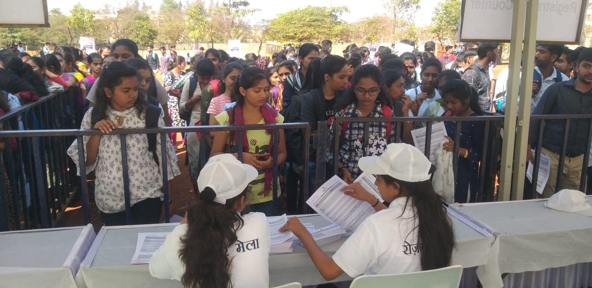 The one-day Rozgar mela at Belgaum, Karnataka witnessed over 5,000 people learning about industry/ sector of their interest & exploring various employment prospects. The day concluded with over 700 candidates getting shortlisted by 60 recruiters, across 10 sectors.